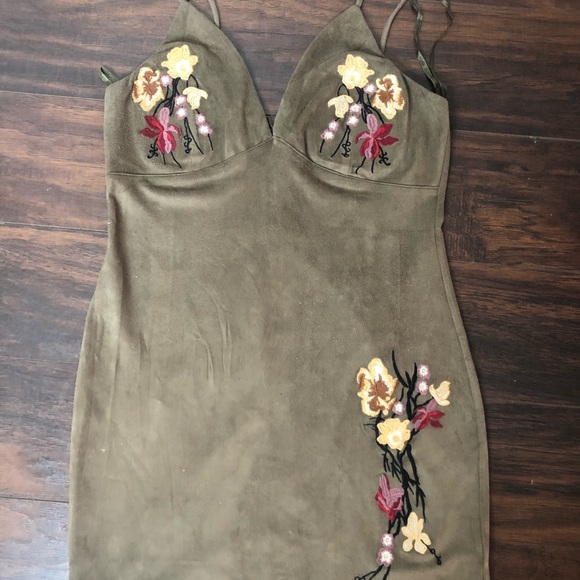 Short Green dress - Picture 2 of 2